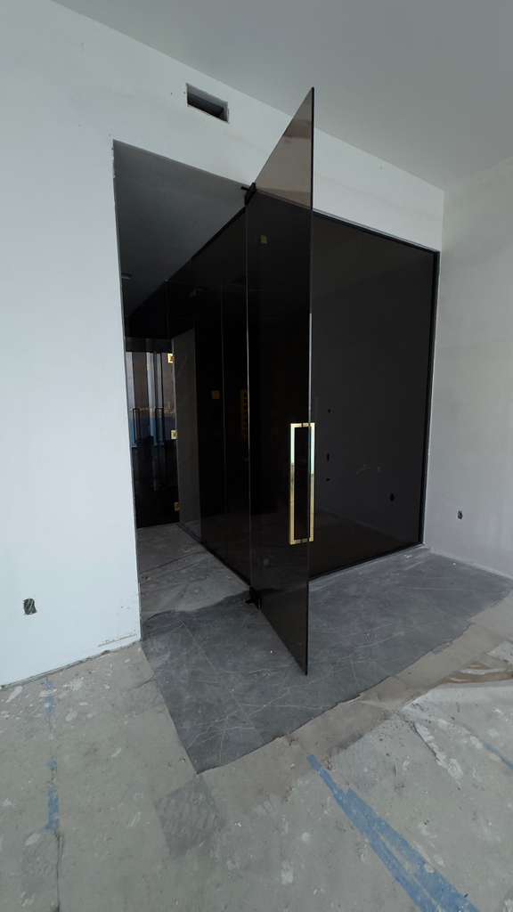 Enclosure Shower Doors Open